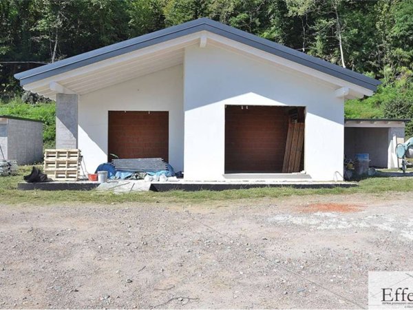casa indipendente in vendita a Leggiuno in zona Arolo