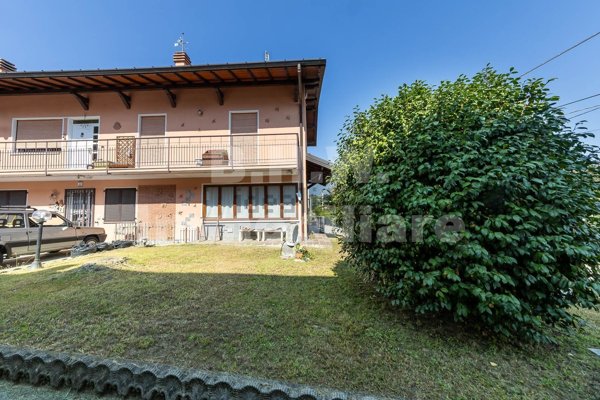 casa indipendente in vendita a Leggiuno in zona Cellina