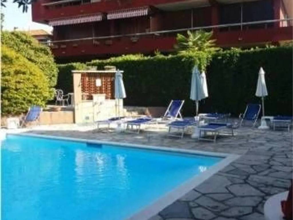 appartamento in vendita a Leggiuno in zona Mirasole