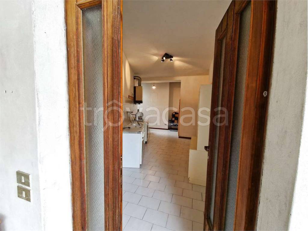 appartamento in vendita a Leggiuno in zona Arolo