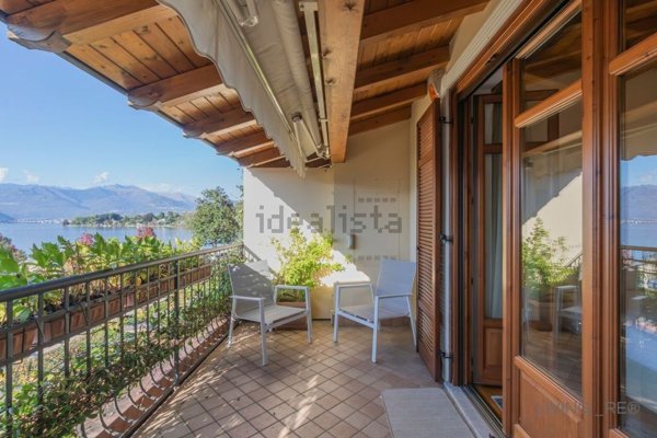 appartamento in vendita a Leggiuno in zona Reno