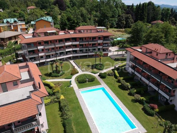 appartamento in vendita a Leggiuno in zona Arolo