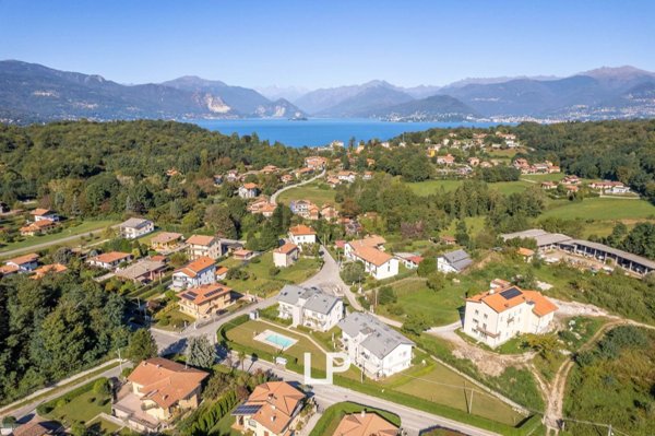 appartamento in vendita a Leggiuno in zona Reno