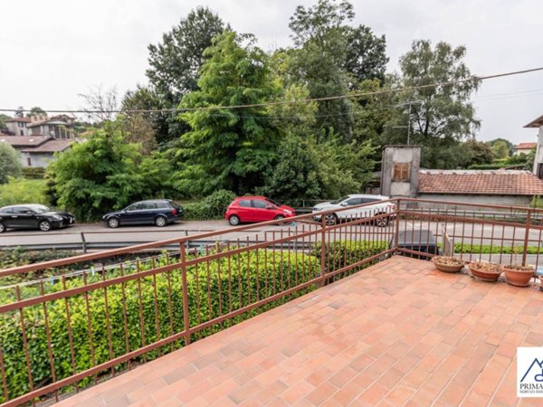 casa indipendente in vendita a Leggiuno