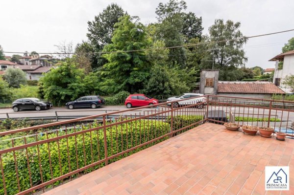 casa indipendente in vendita a Leggiuno