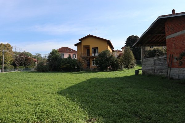 casa indipendente in vendita a Leggiuno