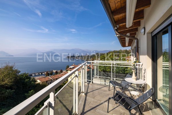 appartamento in vendita a Leggiuno in zona Reno