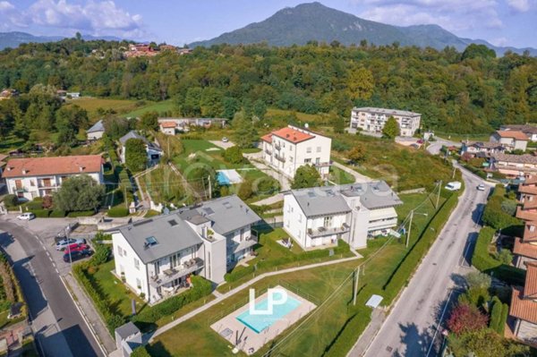 appartamento in vendita a Leggiuno in zona Reno