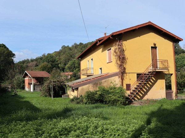 casa indipendente in vendita a Leggiuno