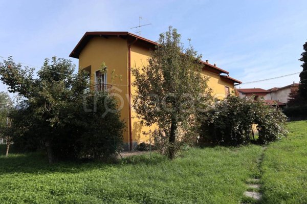 casa indipendente in vendita a Leggiuno in zona Ghirate