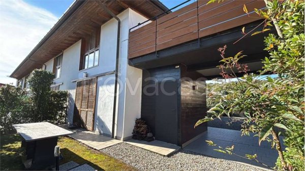 casa indipendente in vendita a Leggiuno in zona Arolo