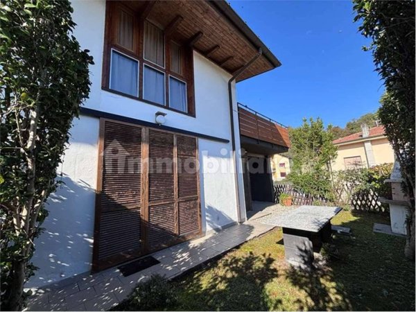 casa indipendente in vendita a Leggiuno in zona Arolo