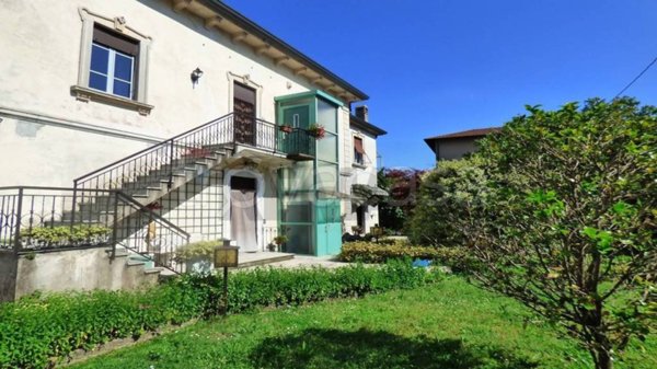 casa indipendente in vendita a Leggiuno