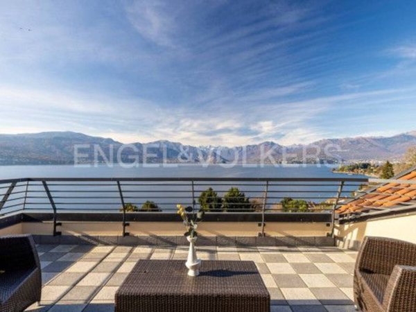 appartamento in vendita a Leggiuno in zona Reno