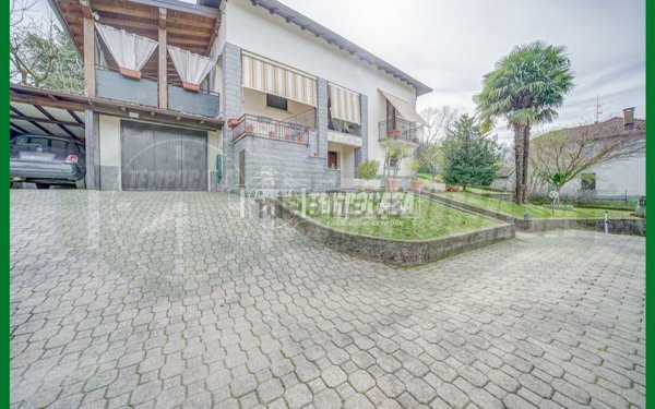 casa indipendente in vendita a Leggiuno in zona Ghirate