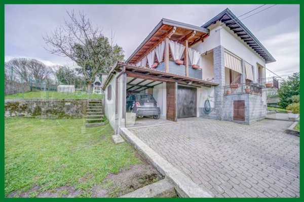 casa indipendente in vendita a Leggiuno in zona Ghirate