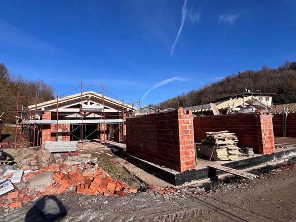 casa indipendente in vendita a Leggiuno