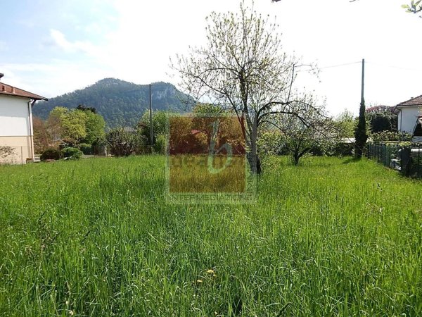 terreno edificabile in vendita a Leggiuno
