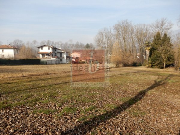 terreno edificabile in vendita a Leggiuno