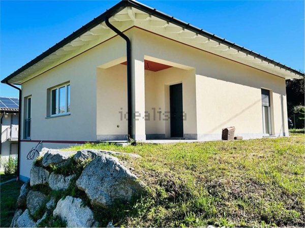 casa indipendente in vendita a Leggiuno