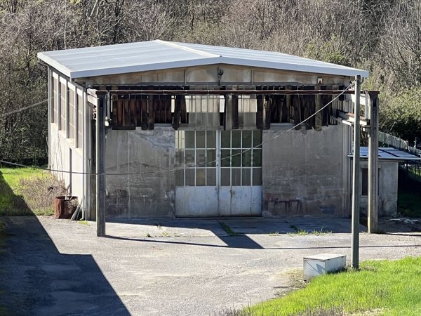 capannone in vendita a Leggiuno