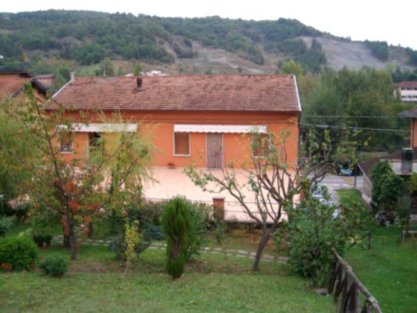casa indipendente in vendita a Leggiuno in zona Reno