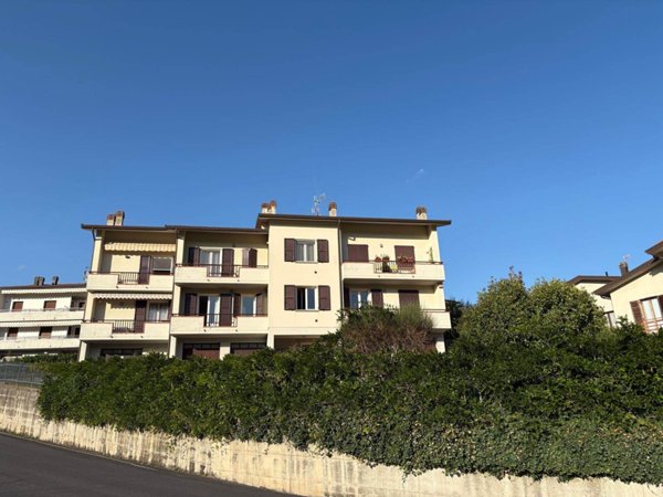 appartamento in vendita a Leggiuno in zona Reno