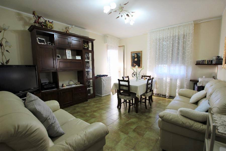 appartamento in vendita a Leggiuno in zona Reno