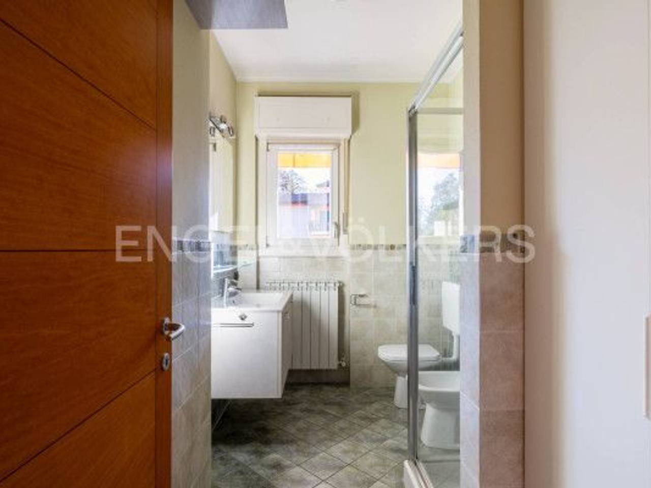 appartamento in vendita a Leggiuno in zona Arolo