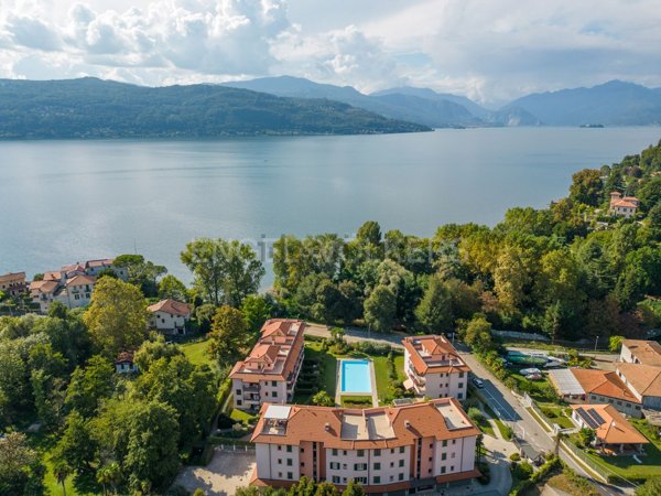 appartamento in vendita a Leggiuno in zona Arolo