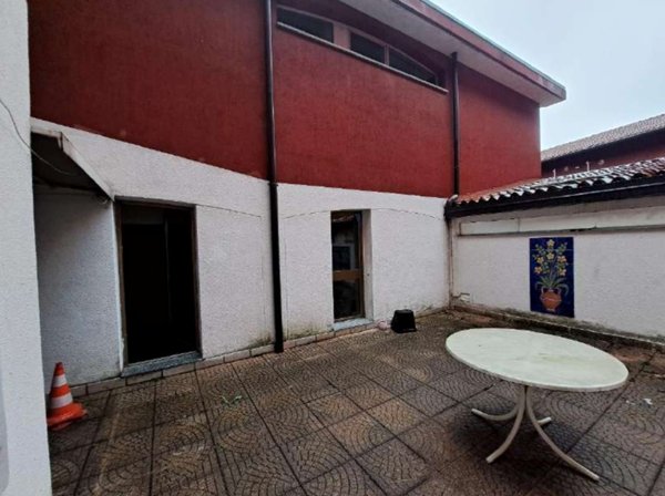 appartamento in vendita a Leggiuno in zona Mirasole