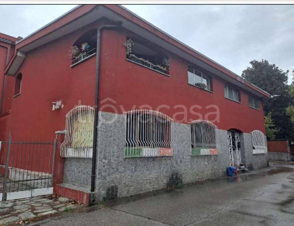 appartamento in vendita a Leggiuno in zona Mirasole