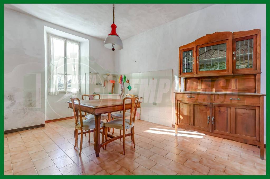 casa indipendente in vendita a Leggiuno in zona Arolo