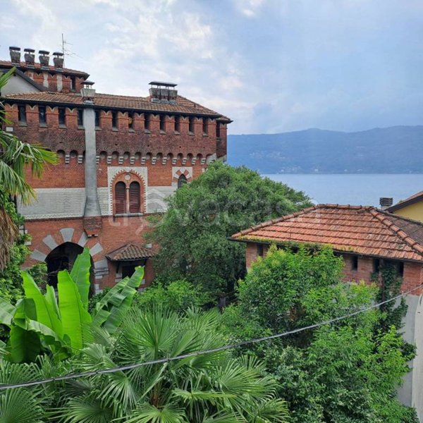 casa indipendente in vendita a Leggiuno in zona Arolo