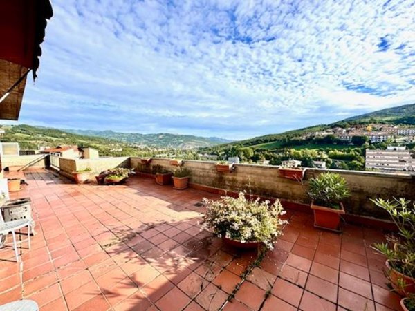 appartamento in vendita a Leggiuno in zona Reno