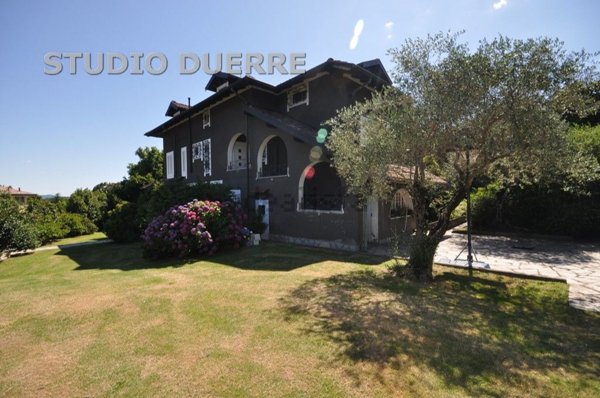 casa indipendente in vendita a Leggiuno