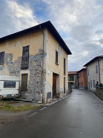 casa semindipendente in vendita a Leggiuno in zona Cellina