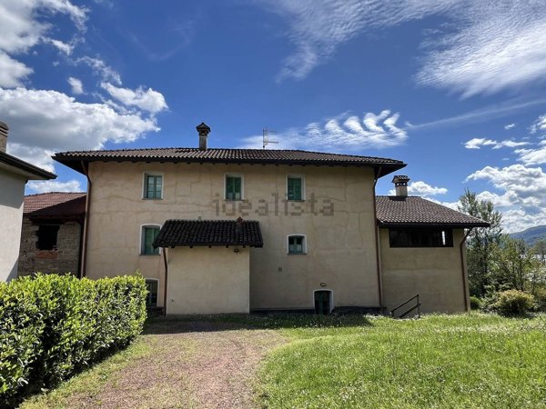 casa indipendente in vendita a Leggiuno in zona Arolo