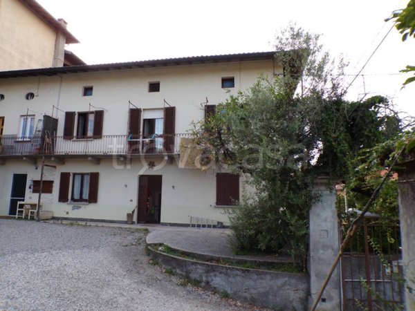 casa indipendente in vendita a Leggiuno