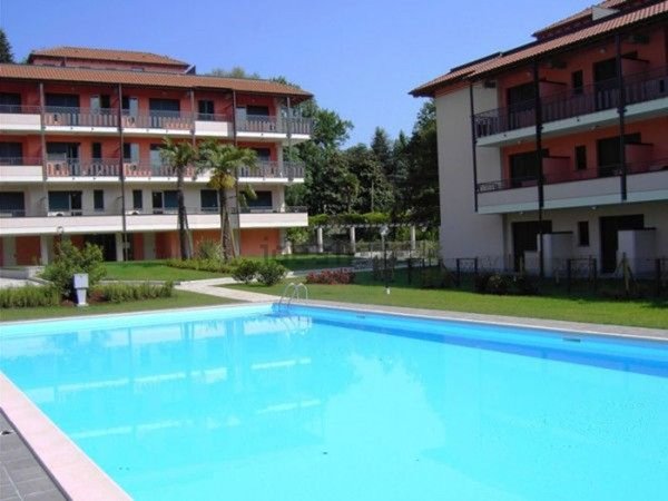 appartamento in vendita a Leggiuno in zona Arolo