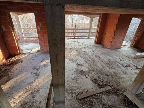 casa indipendente in vendita a Leggiuno