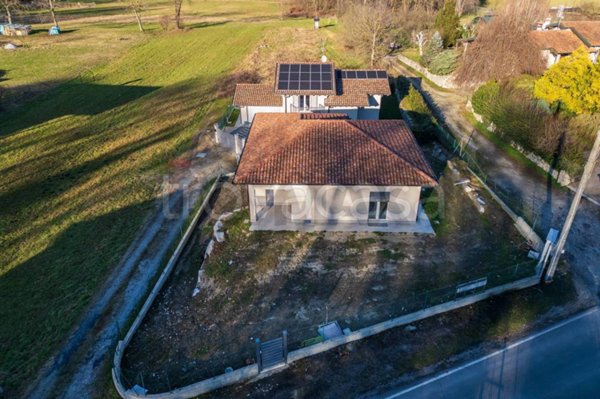 casa indipendente in vendita a Leggiuno