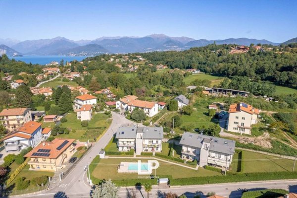 appartamento in vendita a Leggiuno in zona Reno