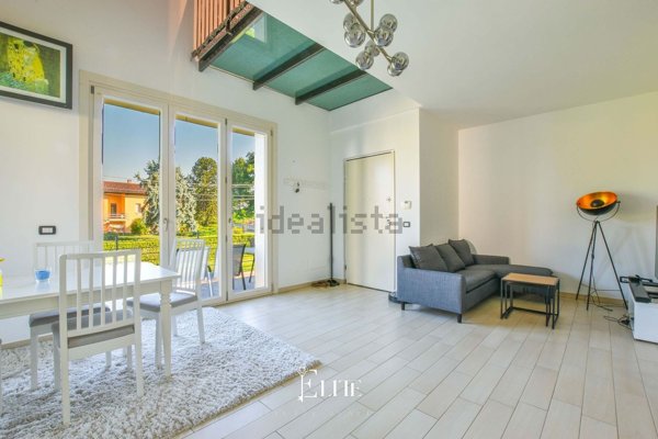 appartamento in vendita a Leggiuno in zona Reno