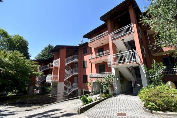 appartamento in vendita a Leggiuno in zona Reno