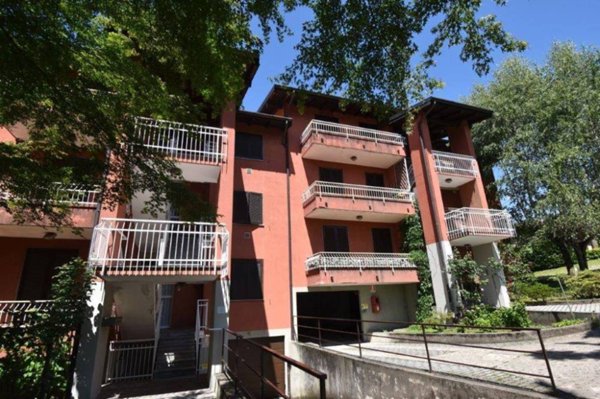 appartamento in vendita a Leggiuno in zona Reno