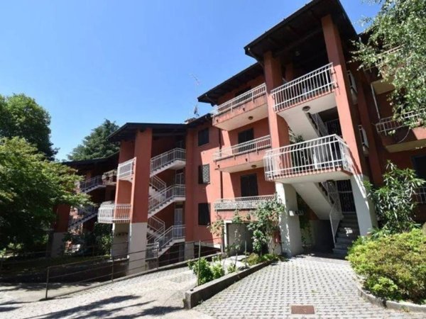 appartamento in vendita a Leggiuno in zona Reno