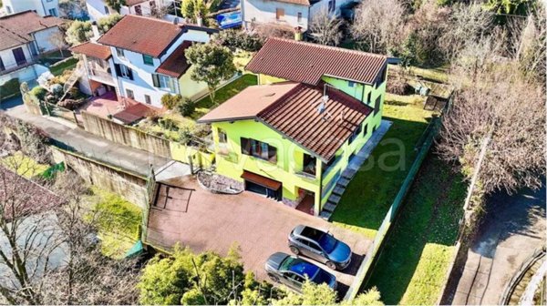 casa indipendente in vendita a Leggiuno