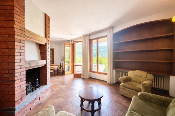 casa indipendente in vendita a Leggiuno in zona Reno