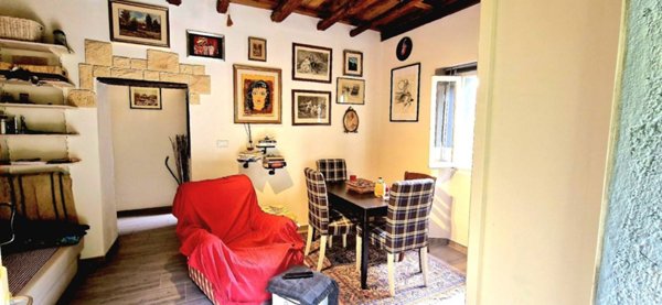 appartamento in vendita a Leggiuno in zona Reno